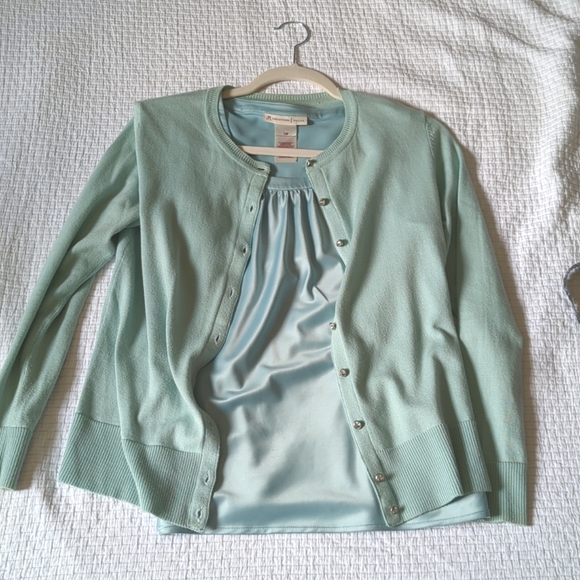 Tiffany Blue Sleeveless Blouse with Collar Ruching Detail in 10 Petite - Picture 4 of 4